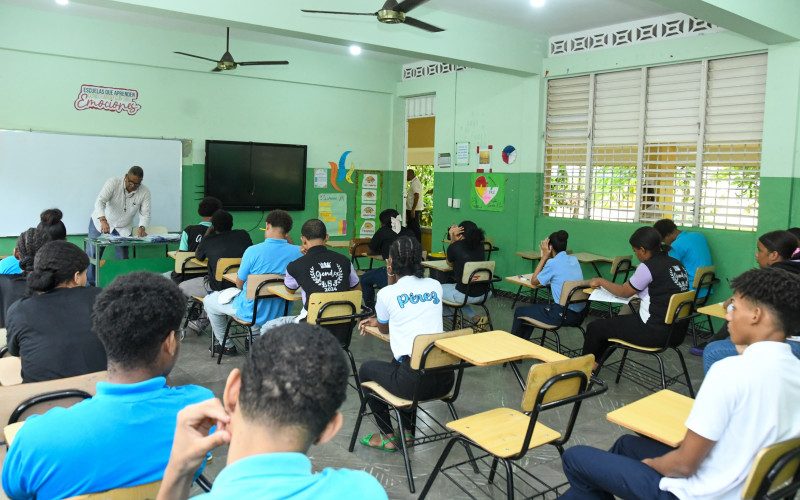 Más de 22 mil estudiantes reprueban 1ra convocatoria de Pruebas Nacionales 2025