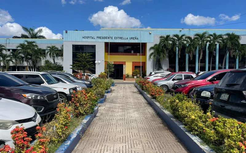 Hospital Estrella Ureña en Santiago paraliza servicios médicos por fallos eléctricos internos