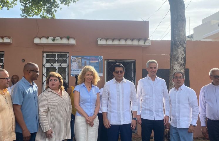 Ministro de Turismo deja iniciadas las obras del Programa de Mejoramiento de Viviendas en Ciudad Colonial