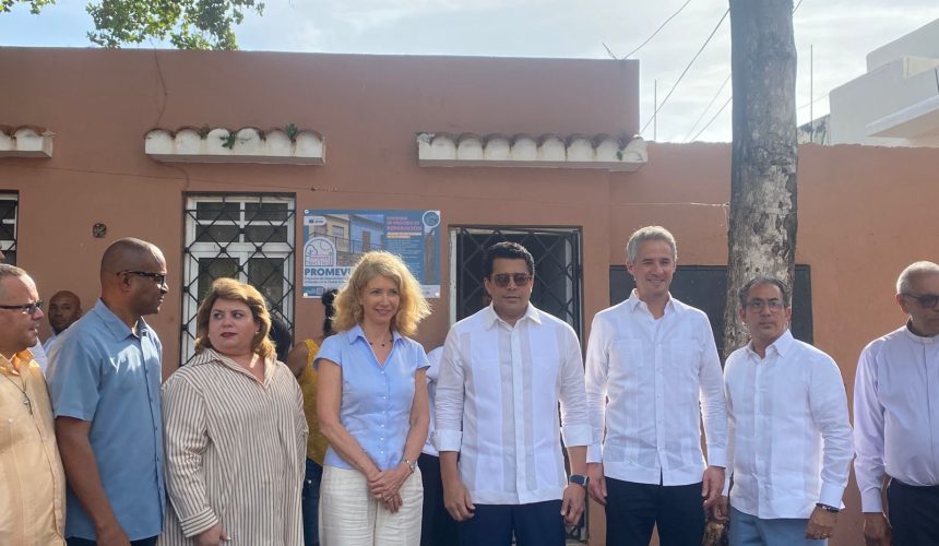 Ministro de Turismo deja iniciadas las obras del Programa de Mejoramiento de Viviendas en Ciudad Colonial