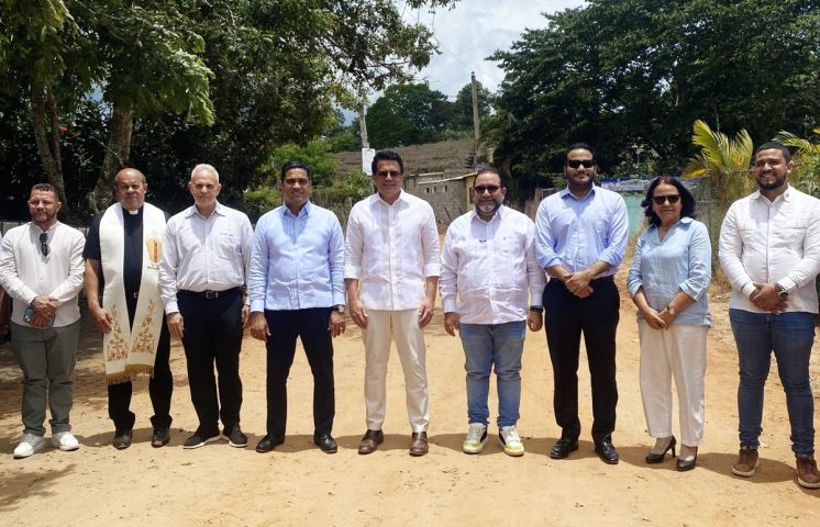 Ministro de Turismo deja iniciado reconstrucción de vía de acceso en Jumunuco, Jarabacoa