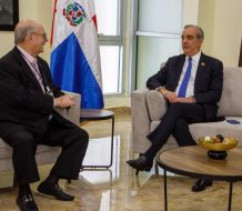 Hoy Abinader concluye ronda de reuniones con expresidentes tras encuentro con Hipólito Mejía