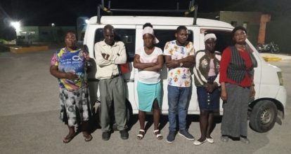 Ejército arresta mujer transportando 11 haitianos indocumentados en Bahoruco