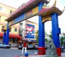 Al menos el 95% de los negocios chinos en RD opera sin regulación formal