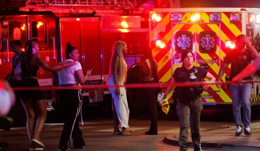 Cuatro muertos y 14 heridos tras tiroteo desde un vehículo en marcha en Chicago