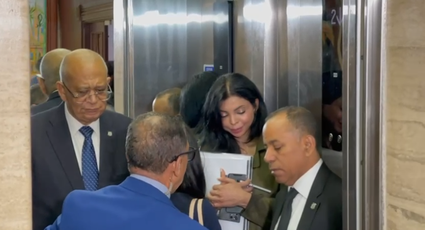 Llega al Congreso procuradora Yeni Berenice para discusión sobre Código Penal