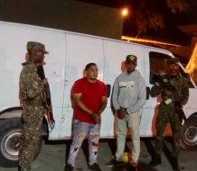 Detienen dominicano transportando haitianos indocumentados en Mao