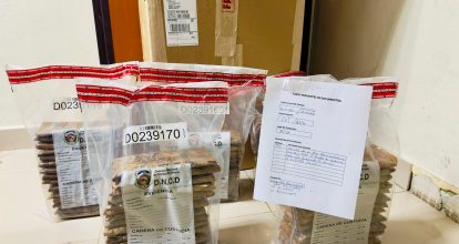 Confiscan en el AILA 75 láminas de presunta cocaína camufladas en cajas de tabaco