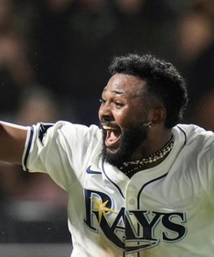 Junior Caminero conecta su jonrón número 21 de la temporada en la MLB