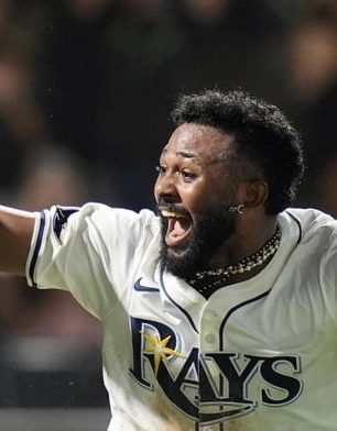 Junior Caminero conecta su jonrón número 21 de la temporada en la MLB