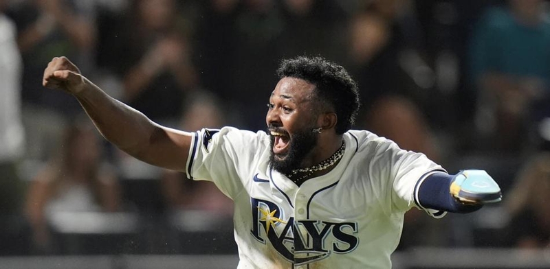 Junior Caminero conecta su jonrón número 21 de la temporada en la MLB