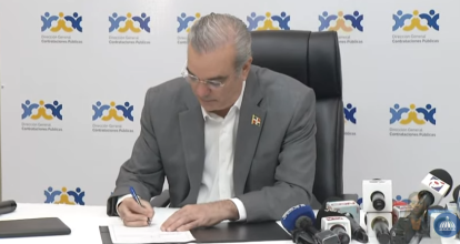 Abinader promulga Ley de Contrataciones Públicas “un paso más hacia el desarrollo” 