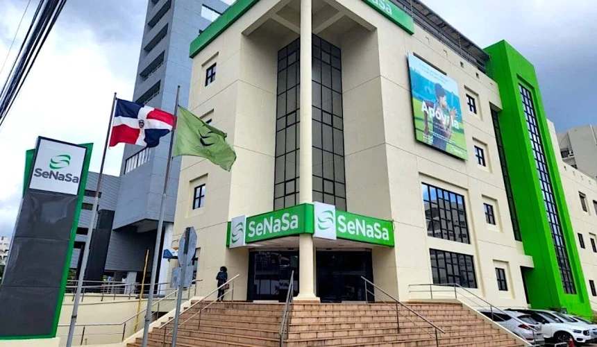 Abinader garantiza cobertura total de Senasa durante su mandato