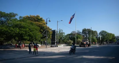 Gobierno haitiano expresa indignación por incendio de mítico hotel a manos de pandilleros