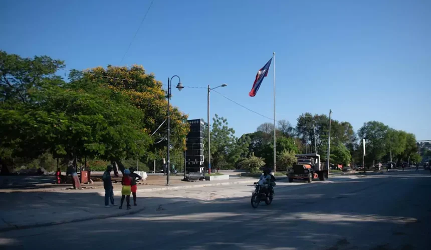 Gobierno haitiano expresa indignación por incendio de mítico hotel a manos de pandilleros