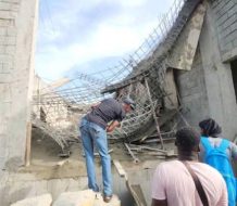 Varios muertos y heridos tras colapso de techo en construcción en Haití