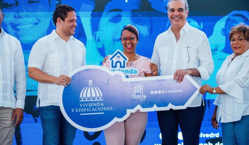 Abinader y MIVED entregan 72 nuevos apartamentos en Boca Chica
