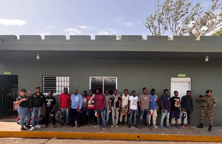 Detienen 40 nacionales haitianos indocumentados en operativos de seguridad fronteriza en Loma de Cabrera