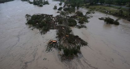 Se elevan a 25 los muertos por inundaciones en Texas; hay decenas de desaparecidos 
