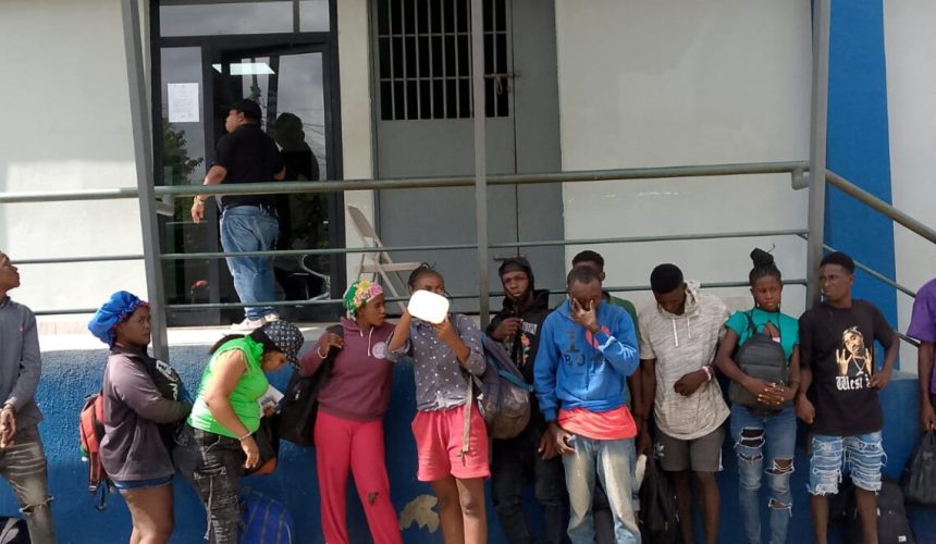Arrestan dominicano transportado 20 haitianos indocumentados en Dajabón 
