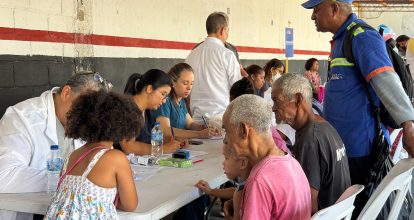 Alcaldía del DN impacta en San Carlos con operativo médico y social