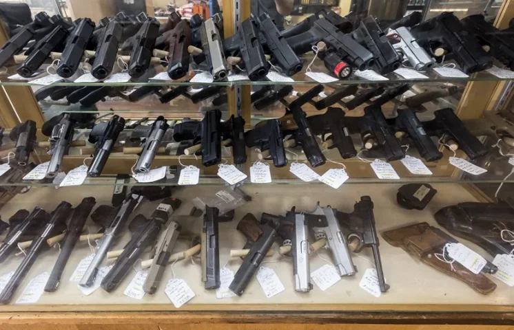 Más de 5.700 hispanos murieron por armas de fuego en EE.UU. en 2023