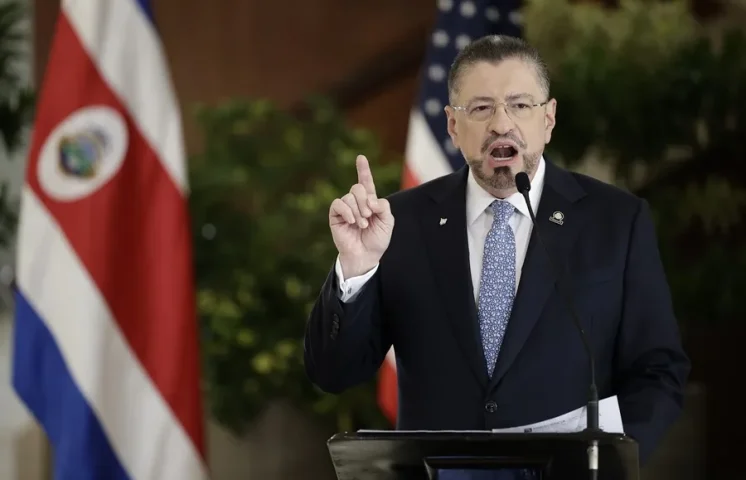 El Congreso de Costa Rica decidirá si levanta el fuero del presidente por un caso de concusión