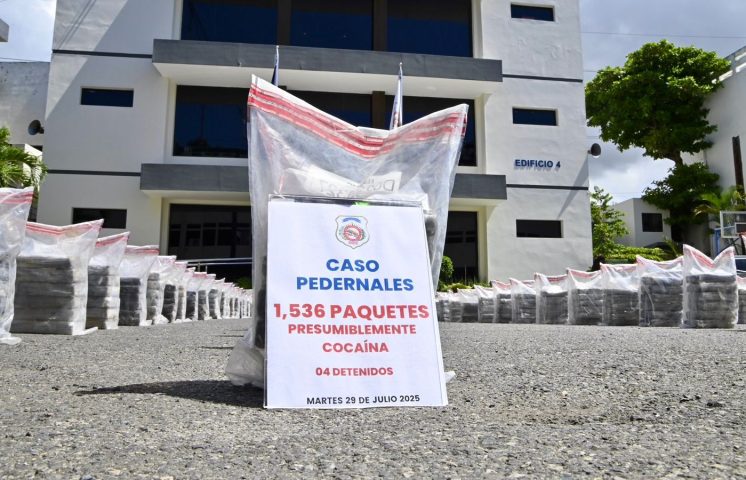 Intervienen lancha con más de 1.5 toneladas de supuesta cocaína en Pedernales