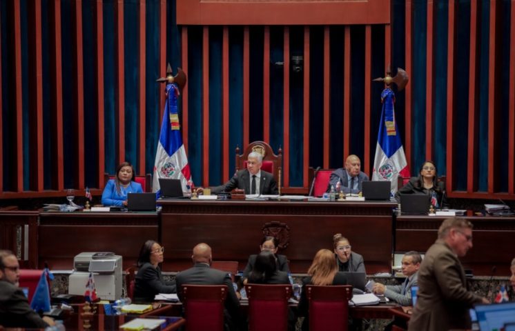 Senadores posponen nuevamente discusión del Código Penal hasta el lunes