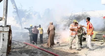Al menos tres muertos tras helicóptero militar estrellarse Somalia