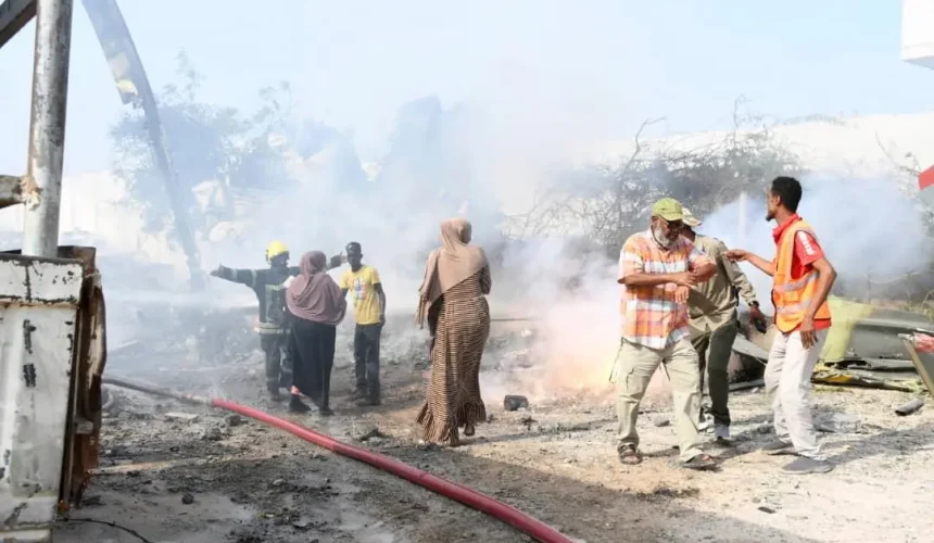 Al menos tres muertos tras helicóptero militar estrellarse Somalia
