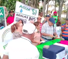 Grupos populares y activistas realizan vigilia en Santiago en rechazo a la presa de Las Placetas