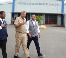 Defensor del Pueblo realiza inspección en centro de detención migratoria de Haina