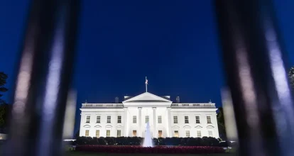 La Casa Blanca publica una imagen de Trump como ‘Superman’ y lo describe como el «símbolo de la esperanza»