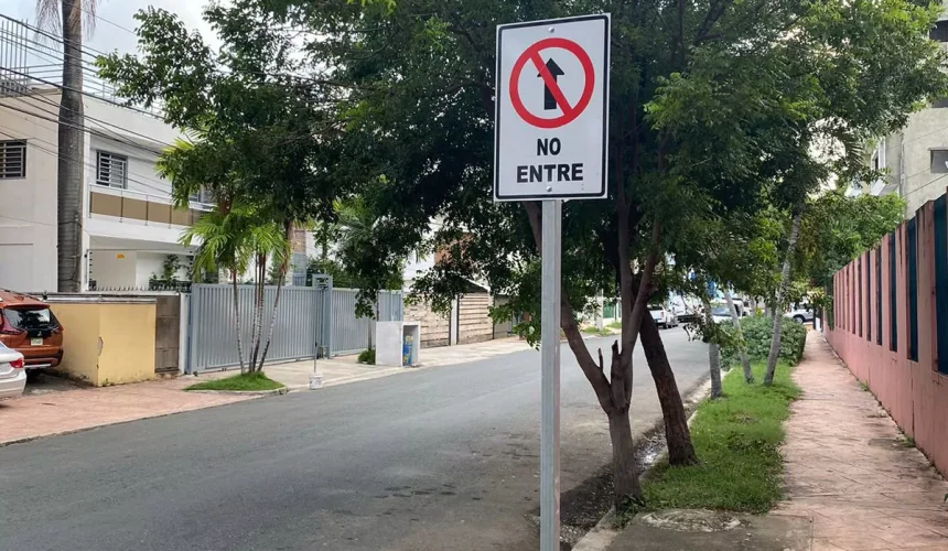 Piden restablecer doble vía en calle Caonabo, en Gazcue