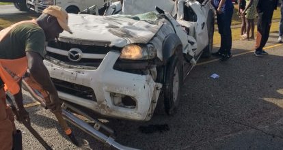Dos muertos y cuatro heridos en accidente entre autobús y camioneta en La Altagracia