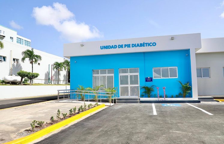 Abinader deja inaugurada unidad de pie diabético en Hospital de Herrera, Marcelino Vélez Santana