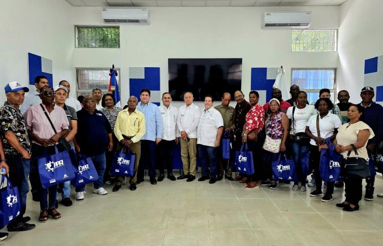 Gobierno entrega RD$80 millones a productores porcinos del Cibao Central afectados por la peste porcina africana