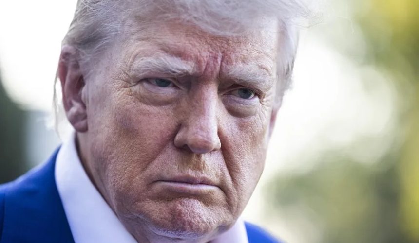 Donald Trump firma un memorando para endurecer la política estadounidense en Cuba