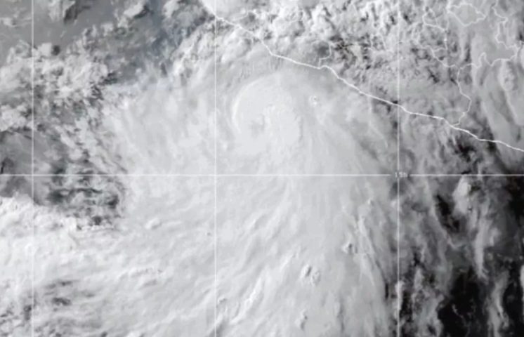 La tormenta Flossie se convierte en huracán cerca de las costas de México