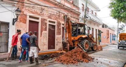 CAASD repara tubería de aguas residuales en la Ciudad Colonial