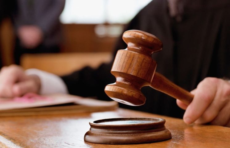 Dictan 20 años de prisión para hombre que agredió a expareja en recinto universitario