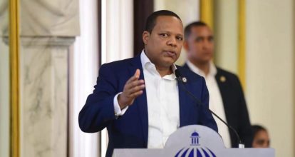 Pro Consumidor advierte que multará a negocios que comercialicen útiles escolares de Inabie