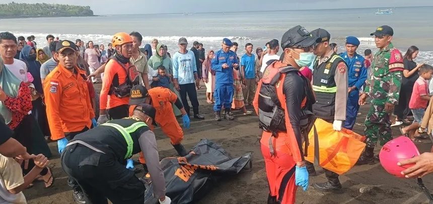 Cuatro muertos y 38 desaparecidos al naufragar un ferri cerca de la isla de Bali