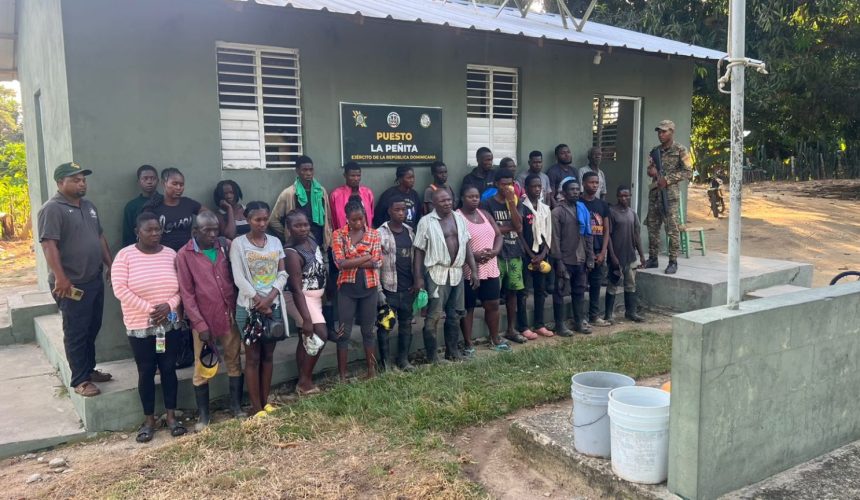 Arrestan 35 haitianos indocumentados en zonas rurales de Montecristi y Dajabón