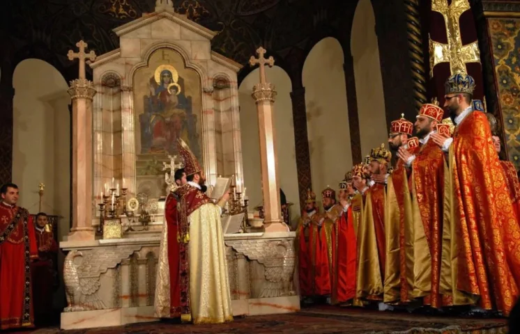 Guerra abierta entre el gobierno armenio y la Iglesia Apostólica