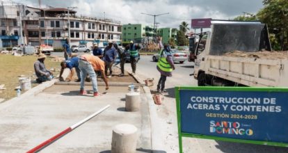 Alcaldía del Distrito Nacional reconstruye aceras en intersección de Los Próceres