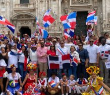 Cientos de criollos celebran la Parada Dominicana en Milano, Italia