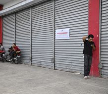 Comunidad china pide detener cierres masivos de negocios; denuncian pérdidas económicas