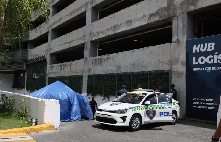 Hombre pierde la vida tras caer del sexto piso de Ágora Mall